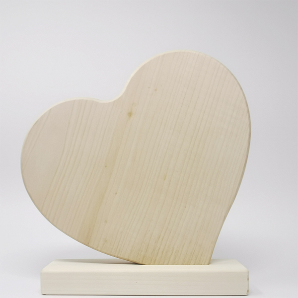 Cuore in legno di Acero con base 24cm