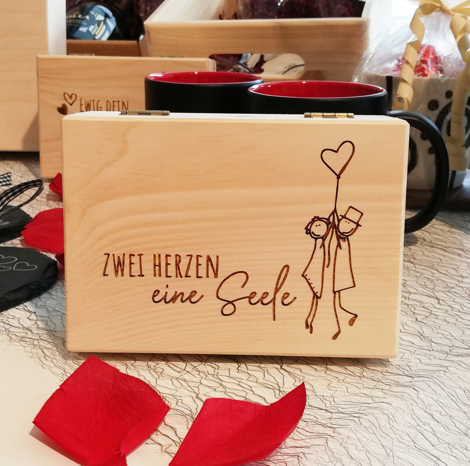 „Zwei Herzen eine Seele“ Zirbenbox mit Metallverschluss Klenkdesign